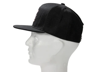 mailapaja lippalakki musta logolla 7 image